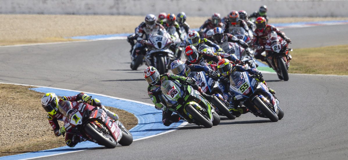 Superbike – A Magny-Cours, de belles batailles, et Aegerter progresse