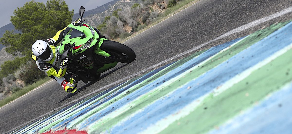 Essai – La Kawasaki Ninja ZX-4RR, quelle boule de nerfs!