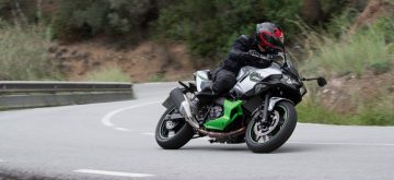 Essai : Kawasaki se met au « vert » avec la nouvelle Ninja 7 Hybrid