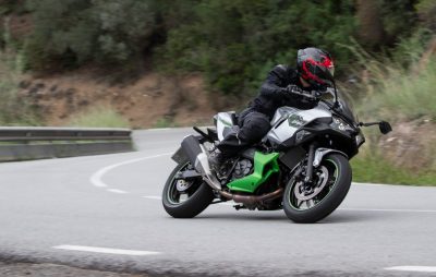 Essai : Kawasaki se met au « vert » avec la nouvelle Ninja 7 Hybrid :: Test Kawasaki