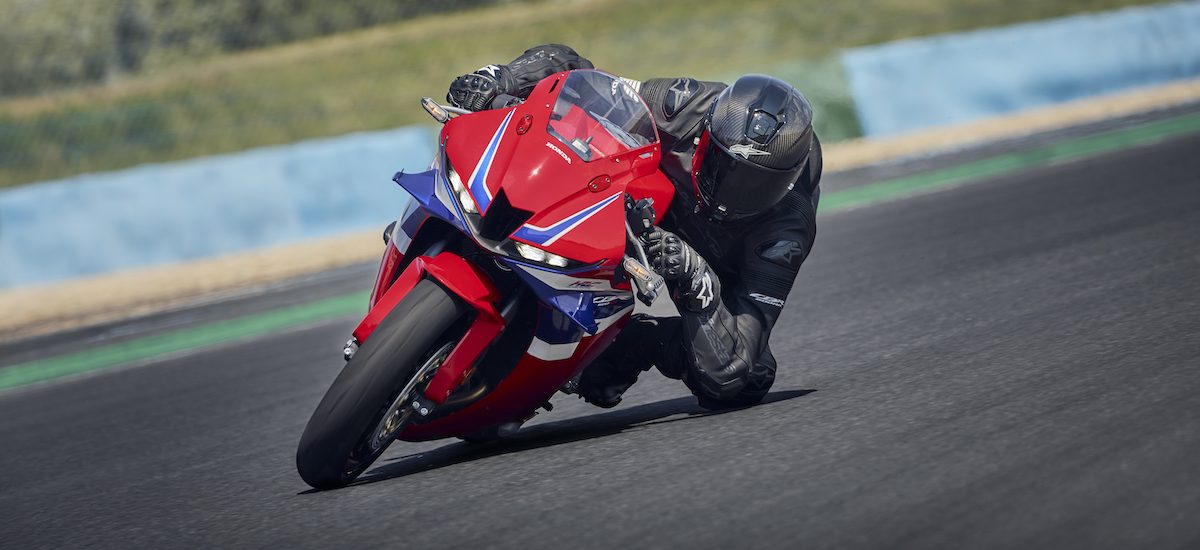 Le retour de la Honda CBR 600 RR, avec ailettes et assistances au pilotage