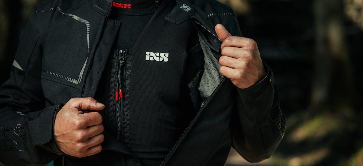 Nouveau – IPRO 1.0, la marque suisse iXS se met au gilet airbag sans fil!