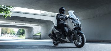 Plus de confort et moins d’effort sur les nouvelles versions des Yamaha XMAX 125 et 300