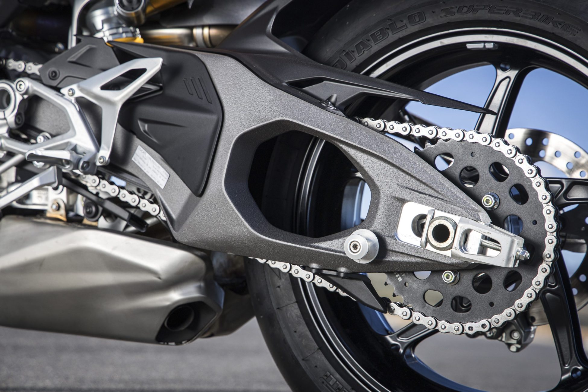 Ducati bras oscillant