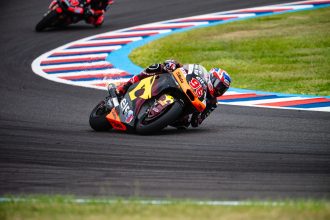 En Moto2 (moteurs Triumph), victoire de Jake Dixon (team Marc VDS, châssis Boscoscuro) au Grand Prix d’Argentine, devant Manuel Gonzalez (Intact, Kalex) et Celestino Vietti (Heidrun, Boscoscuro)