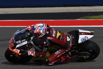 En Moto2 (moteurs Triumph), Jake Dixon (team Elf Marc VDS, châssis Boscoscuro, numéro 96) s’adjuge la pole au Grand Prix des Amériques, devant le leader du championnat Manuel Gonzalez (Liqui Moly Intact, châssis Kalex) et Barry Baltus (Fantic Racing, Kalex)