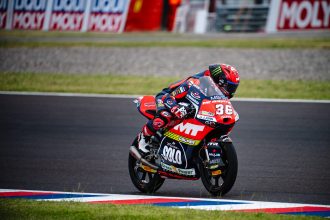 Angel Piqueras (team MTA, KTM, numéro 36) remporte la course Moto3 au Grand Prix d’Argentine, devant Adrian Fernandez (Leopard, Honda) et Juan Antonio Rueda (Red Bull KTM Ajo)