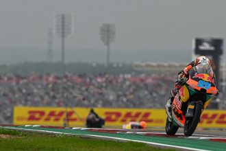 Jose Antonio Rueda (Red Bull KTM Ajo, numéro 99) gagne la course Moto3 au Grand Prix des Amériques, devant les deux coéquipiers du team Levelup-MTA (KTM) Joel Kelso et Matteo Bertelle