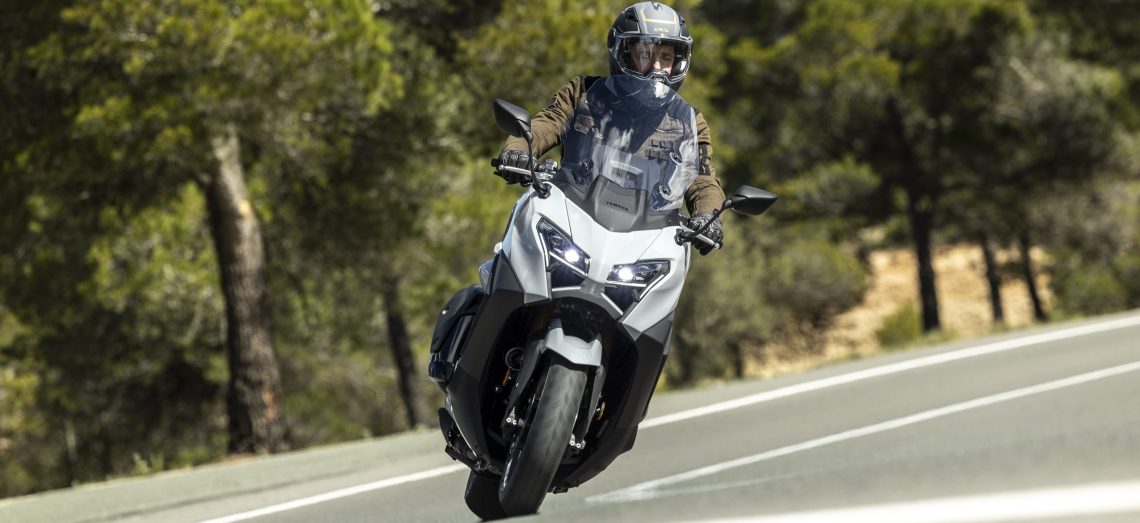 Essai – Le nouveau TMAX Tech MAX, couteau suisse parmi les scooters