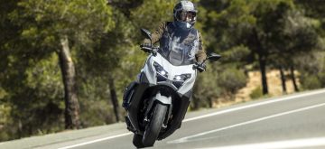 Essai – Le nouveau TMAX Tech MAX, couteau suisse parmi les scooters