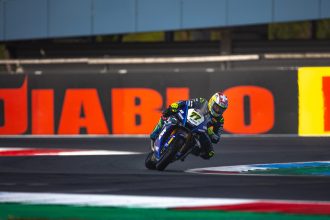 Mauvais choix de pneus pour le Suisse Dominique Aegerter (team satellite GRT, Yamaha, numéro 77) à Assen, sur une piste séchante, avec au final une 15ème place dans la course Superpole (courte) dimanche; la course 2 a mieux réussi au Bernois, parti 15ème, qui a pu remonter à la dixième position