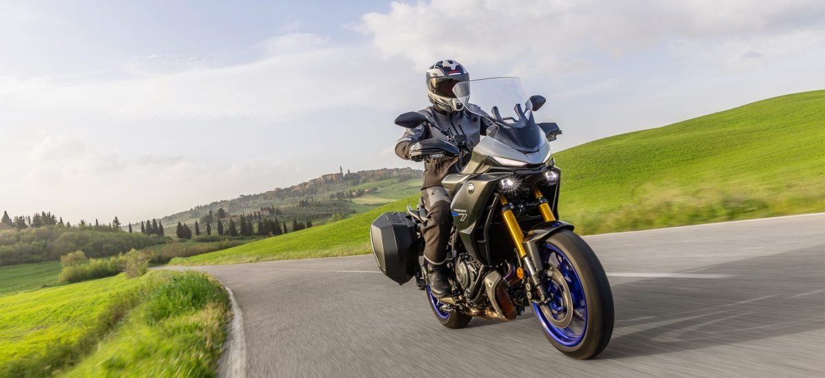 La Yamaha Tracer 7 gagne un antipatinage, des modes de conduite et des freins plus costauds