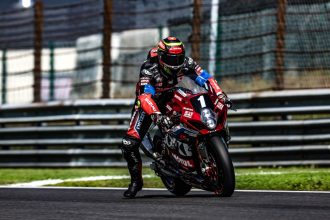 Le SERT (Suzuki, numéro 1, catégorie EWC) décroche la pole position des 8 heures de Spa, devant le YART (Yamaha, EWC) et le team BMW Motorrad World Endurance (EWC); 4ème position pour le F.C.C. TSR Honda France (EWC)