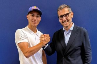 Le pilote turc Toprak Razgatlioglu, champion en titre en WorldSBK avec BMW et auparavant sacré aussi avec Yamaha, va passer en MotoGP en 2026, au sein du team Pramac Yamaha!