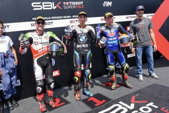 Parti de la pole dans la course Superpole (courte) à Misano, Nicolo Bulega (Ducati) a été entraîné dans le premier virage par la chute d’Axel Bassani (Bimota), laissant le champ libre à Toprak Razgtaliogli (BMW), qui s’est imposé devant Alex Lowes (Bimota) et Andrea Locatelli (Yamaha); 4ème place pour Danilo Petrucci (team Barni, Ducati) d’Axel Bassani (Bimota), laissant le champ libre à Toprak Razgatlioglu (BMW), qui s’est imposé devant Alex Lowes (Bimota) et Andrea Locatelli (Yamaha); 4ème place pour Danilo Petrucci (team Barni, Ducati), 5ème pour Alvaro Bautista (Ducati)