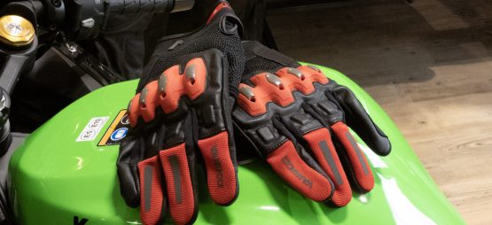 Louis présente ses nouveaux gants urbains de moto, les Vanucci VUG-4