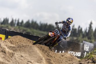 Lucas Coenen (KTM, numéro 96) remporte le Grand Prix motocross de Finlande, devant Romain Febvre (Kawasaki) et Calvin Vlaanderen (Yamaha, égalité de points avec le pilote Fantic Glenn Coldenhoff); le Suisse Jeremy Seewer (Ducati) est dixième