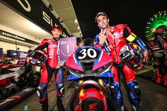 Le team Honda (numéro 30, catégorie EWC), avec comme seuls deux pilotes Johann Zarco et Takumi Takahashi, remporte les 8 Heures de Suzuka, devant le team Yamaha (numéro 21) et le SERT (Suzuki); première place Superstock pour le Team Etoile (BMW, numéro 25), devant un team japonais (TONE 4413 EVA 02 BMW, numéro 93) et le team Revo-M2 (Aprilia, numéro 49); après deux chutes et une moto détruite, le leader du mondial en Superstock, National Motos Honda (numéro 55, avec un pilote suisse, Valentin Suchet), n’est pas classé