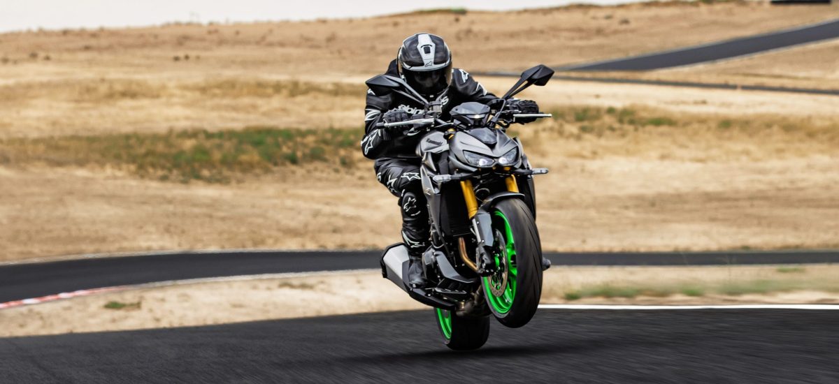Nouveau – Le retour de la Kawasaki hyper naked de grosse cylindrée, avec la Z 1100 et la Z 1100 SE