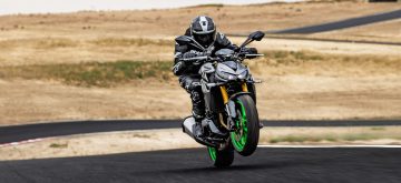 Nouveau – Le retour de la Kawasaki hyper naked de grosse cylindrée, avec la Z 1100 et la Z 1100 SE