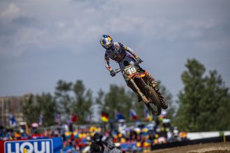 Sacha Coenen (KTM, numéro 19) gagne le Grand Prix de Chine (Shanghaï), avant-dernier GP de la saison, devant Andrea Adamo (KTM) et le leader du championnat Simon Längenfelder (KTM)