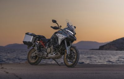 Nouveau – L’abaissement automatique à l’arrêt et des assistances au pilotage plus fines pour la Ducati Multistrada V4 Rally :: Nouveauté 2026