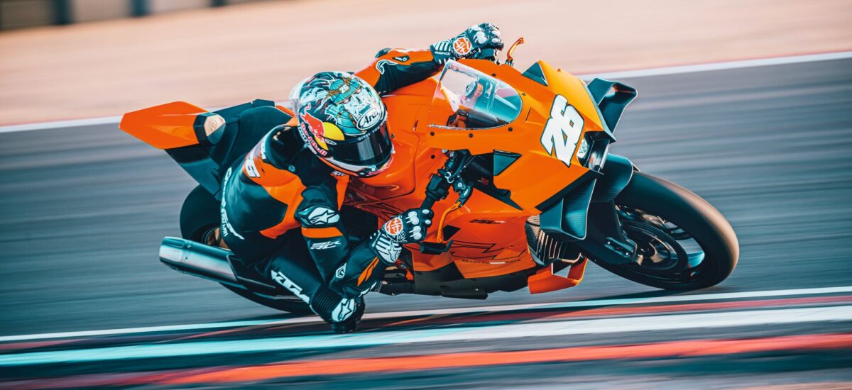 Nouveau – Avec la 990 RC R, KTM entre enfin dans le segment Supersport