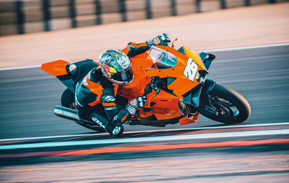 Nouveau – Avec la 990 RC R, KTM entre enfin dans le segment Supersport