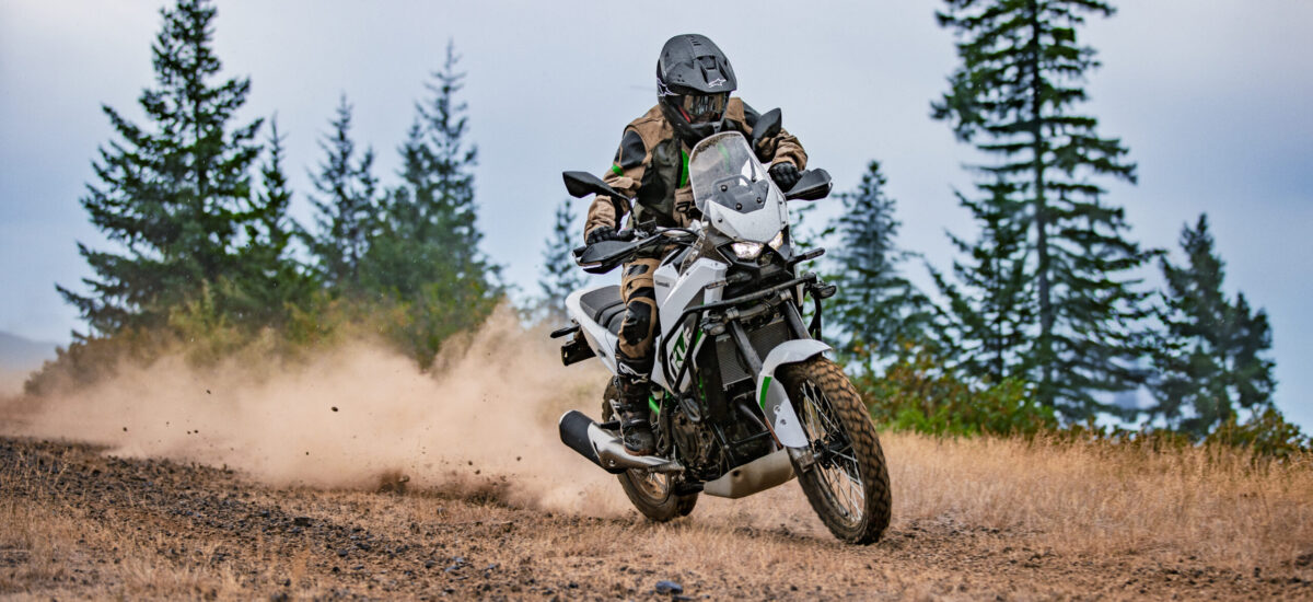 Nouveau – Une Kawasaki KLE 500, pour la route et les chemins