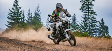 Nouveau – Une Kawasaki KLE 500, pour la route et les chemins