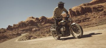 La Triumph Scrambler 900 2026 gagne un châssis plus performant et des assistances plus fines