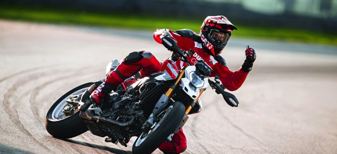 Nouveau – Ducati présente l’Hypermotard V2, plus puissant, sportif, mais pas moins accessible :: Nouveauté 2026 :: ActuMoto