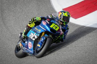 En Moto2 (moteurs Triumph), la pole pour l’actuel leader du championnat Diogo Moreira (team Italtrans, châssis Kalex, numéro 10) au Grand Prix du Portugal, devant Jake Dixon (Elf Marc VDS, Boscoscuro) et Collin Veijer (Red Bull KTM Ajo, Kalex); Manuel Gonzalez (Liqui Moly Dynavolt Intact, Kalex), deuxième du championnat, est 8ème
