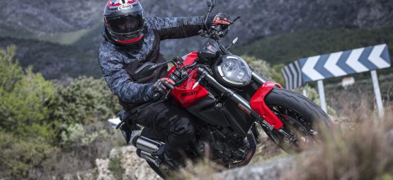 Essai – La nouvelle Ducati Monster V2, sans desmo ni treillis, mais avec l&rsquo;esprit