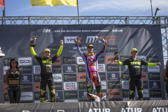 Le champion en titre Simon Längenfelder (KTM, numéro 1) remporte le Grand Prix d&rsquo;Argentine en MX2, devant la paire de pilotes Triumph Guillem Farres et Camden McLellan; Liam Everts (Husqvarna) est 4ème, devant Janis Reisulis (Yamaha), Mathis Valin (Kawasaki), Karlis Reisulis (Yamaha) et Sacha Coenen (KTM)