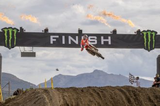 Le Français Tom Vialle (team Honda, numéro 16), de retour du championnat américain, remporte la course qualificative du Grand Prix d&rsquo;Argentine, à Bariloche, devant Lucas Coenen (KTM) et Andrea Adamo (KTM); 4ème place pour Maxime Renaux (Yamaha), devant le champion en titre Romain Febvre (Kawasaki); le Suisse Jeremy Seewer (Ducati) est 16ème, et son compatriote Kevin Brumann (team privé MX Handel, Husqvarna) 19ème