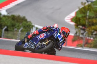 Le pilote Yamaha Can Öncü (team Ten Kate, numéro 61) prend la pole position à Portimao, devant Valentin Debise (team ZXMoto) et Lucas Mahias (GMT94, Yamaha); le Suisse Dominique Aegerter (team Kawasaki) est 16ème