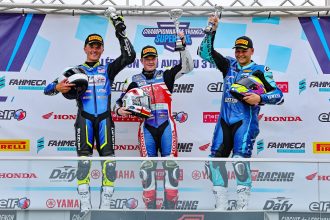 Sur le circuit de Ledenon, lors du deuxième round du championnat français Superbike, le Fribourgeois Noan Vasta (Honda, au centre) a remporté la course 1 et a terminé 2ème de la course 2 dans sa catégorie Production; au Scratch, il a terminé 6ème et 8ème