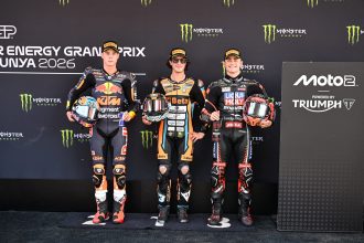 En Moto2 (moteurs Triumph), Celestino Vietti (team Beta Tools SpeedRS, châssis Boscoscuro) prend la pole à Barcelone, devant Collin Veijer (Red Bull KTM Ajo, châssis Kalex) et le leader du championnat Manuel Gonzalez (Liqui Moly Dynavolt Intact, Kalex)