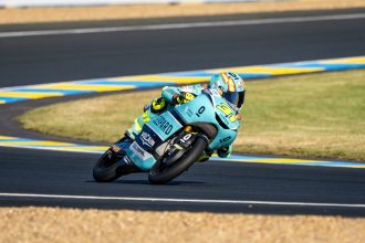 Adrian Fernandez (team Leopard, Honda, numéro 31) prend la pole Moto3 du Grand Prix de France au Mans, devant Maximo Quiles (CFMOTO Gaviota Aspar, KTM) et Joel Kelso (GRYD – MLav Racing, KTM)