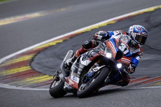Le team BMW Motorrad World Endurance (numéro 37, catégorie EWC) signe les meilleurs temps des qualifications des 8 Heures de Spa, devant le YART (Yamaha, EWC, numéro 1) et le F.C.C. TSR Honda France (EWC, 5); la meilleure qualification en catégorie Superstock est pour le team TRT27 AZ Moto (Honda, numéro 27), 12ème, devant le Revo-M2 (Aprilia, 49), 13ème et le Champion-Hert Powered by MRP (BMW, 38), 14ème
