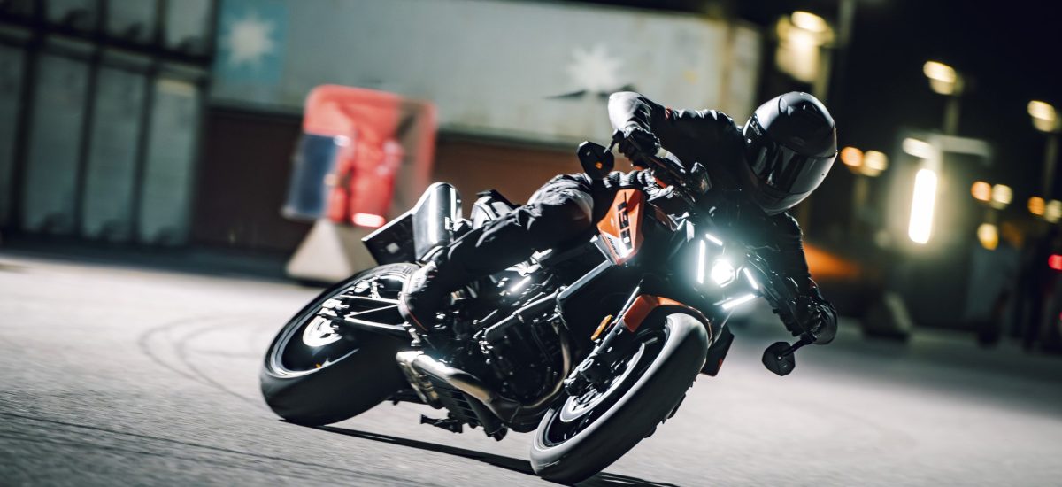 Nouveau visage, position plus active et nouvel aiguisage pour la KTM 790 Duke