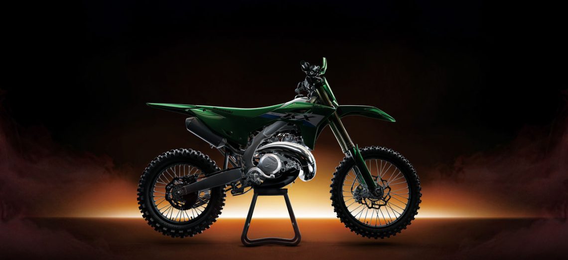Avec les KX327 et KX327X, Kawasaki se lance dans le cross et le cross-country 2-temps injecté