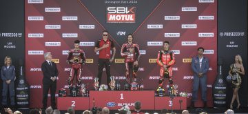 Nicolo Bulega (Ducati), parti de la première position, remporte la course numéro 2 à Donington, devant son coéquipier Iker Lecuona qui lui était dixième sur la grille de départ (!) et Yari Montella (team indépendant Barni, Ducati); les deux équipiers du team Bimota by Kawasaki Axel Bassani et Alex Lowes prennent la 4ème et la 5ème places; Ducati a dôres et déjà remporté le titre constructeur dans ce championnat