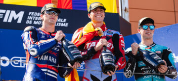 En Moto2 (moteurs Triumph), Alonso Lopez (team Italjet Gresini, châssis Kalex) convertit sa pole et remporte le Grand Prix d&rsquo;Aragon, devant Izan Guevara (BluCru Pramac Yamaha, châssis Boscoscuro) et David Alonso (CFMOTO Inde Aspar, Kalex); le leader du championnat Manuel Gonzalez (Liqui Moly Dynavolt Intact, Kalex) est sixième