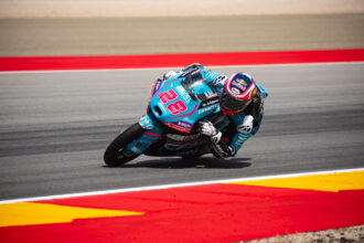 Le leader du championnat Moto3 Maximo Quiles (team CFMOTO Viel Aspar, KTM, numéro 25) remporte le Grand Prix d&rsquo;Aragon, devant David Almansa (Liqui Moly Dynavolt Intact, KTM) et Marco Morelli (Aspar)