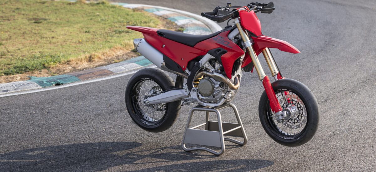 Ducati décline sa Desmo 450 en supermoto, mais uniquement pour la piste