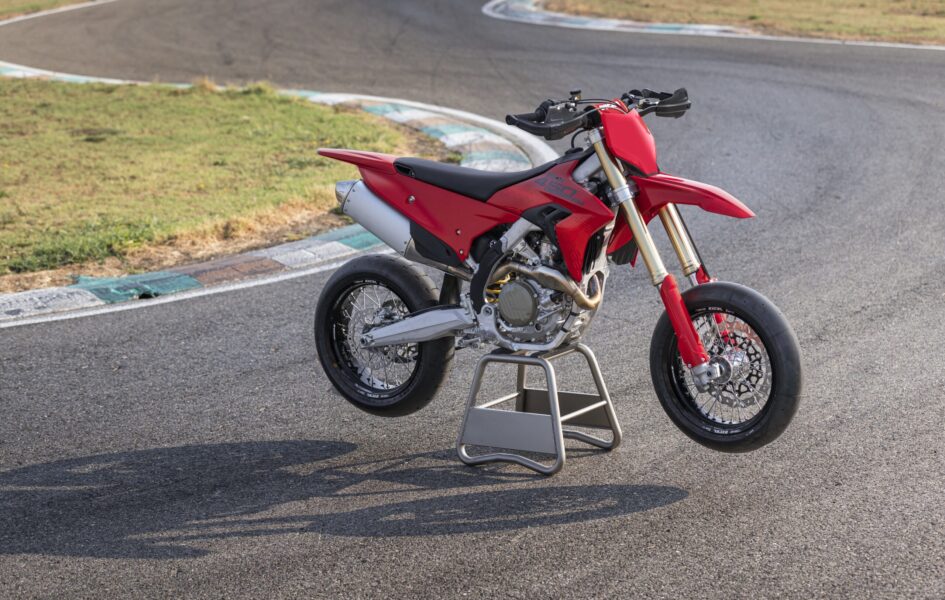 Ducati décline sa Desmo 450 en supermoto, mais uniquement pour la piste