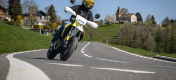 Husqvarna 701 Supermoto à l&rsquo;essai: brute, moderne et terriblement attachante