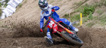 Le fraîchement couronné champion mondial Jeffrey Herlings (Honda, numéro 84) remporte la course qualificative en Chine, devant le champion en titre Romain Febvre (Kawasaki) et Tom Vialle (Honda); belle 4ème place pour le pilote indépendant Jan Pancar (KTM), et la 8ème place pour le Suisse Jeremy Seewer (team privé Van Venrooy, KTM)